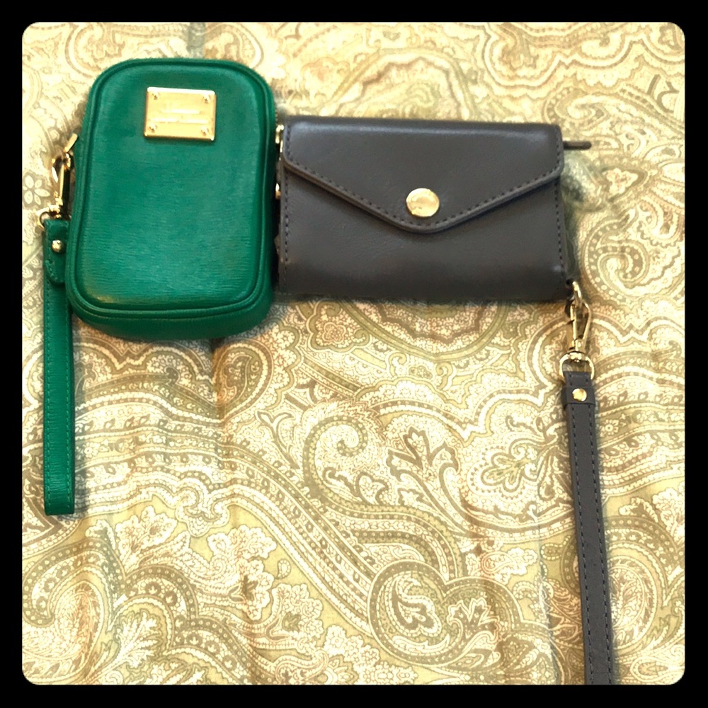 2 mini wristlets